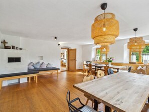 Dining - Gemütliches Ferienhaus in Tannenberg by Interhome (Burggen)
