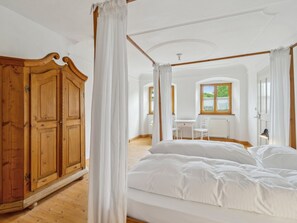 4 bedrooms, Internet - Gemütliches Ferienhaus in Tannenberg by Interhome (Burggen)