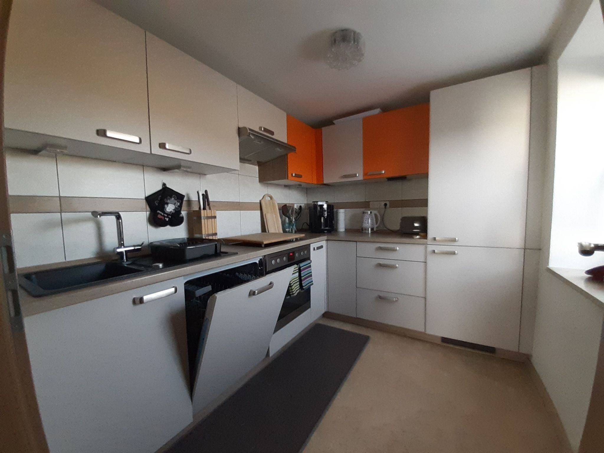 Kühlschrank, Ofen, Geschirrspüler, Kochgeschirr/Geschirr/Besteck