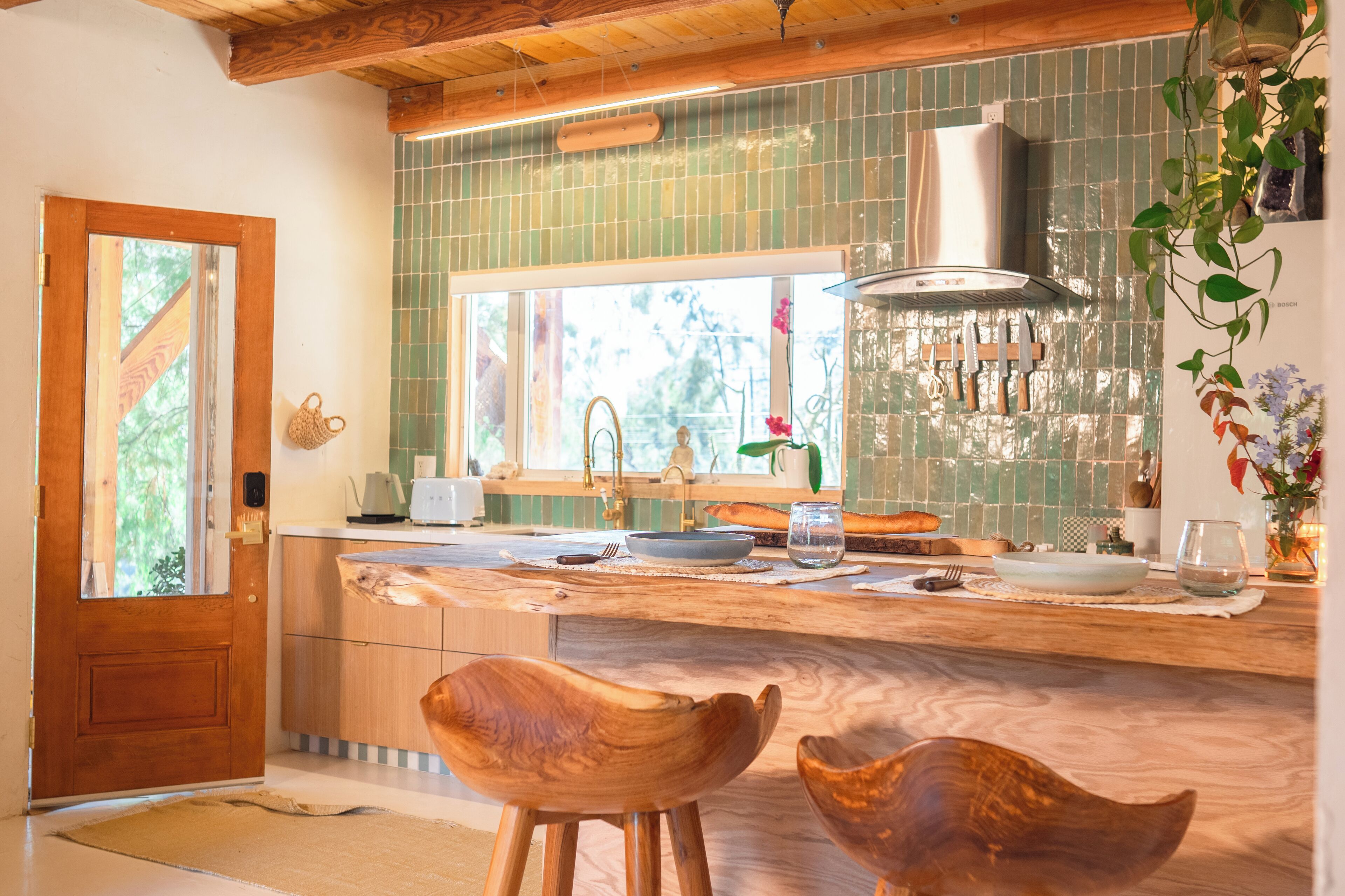 Frigorífico, horno, placa de cocina y cafetera o tetera