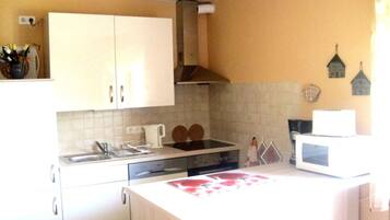 Kühlschrank, Mikrowelle, Ofen, Geschirrspüler