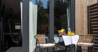 mit privater Terrasse by Interhome