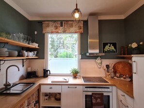 Kühlschrank, Mikrowelle, Ofen, Geschirrspüler