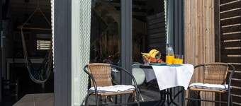 mit privater Terrasse by Interhome