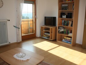 Una televisión, un reproductor de DVD