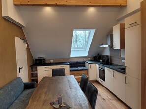 Fridge, oven, dishwasher, cookware/dishes/utensils - Appartement mit Balkon by Interhome (Lasel)