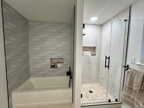 Hair dryer, towels, soap, toilet paper -  3-bedroom townhome in vibrant Atlanta near entertainment Mercedes Benz Stadium (Atlanta)
