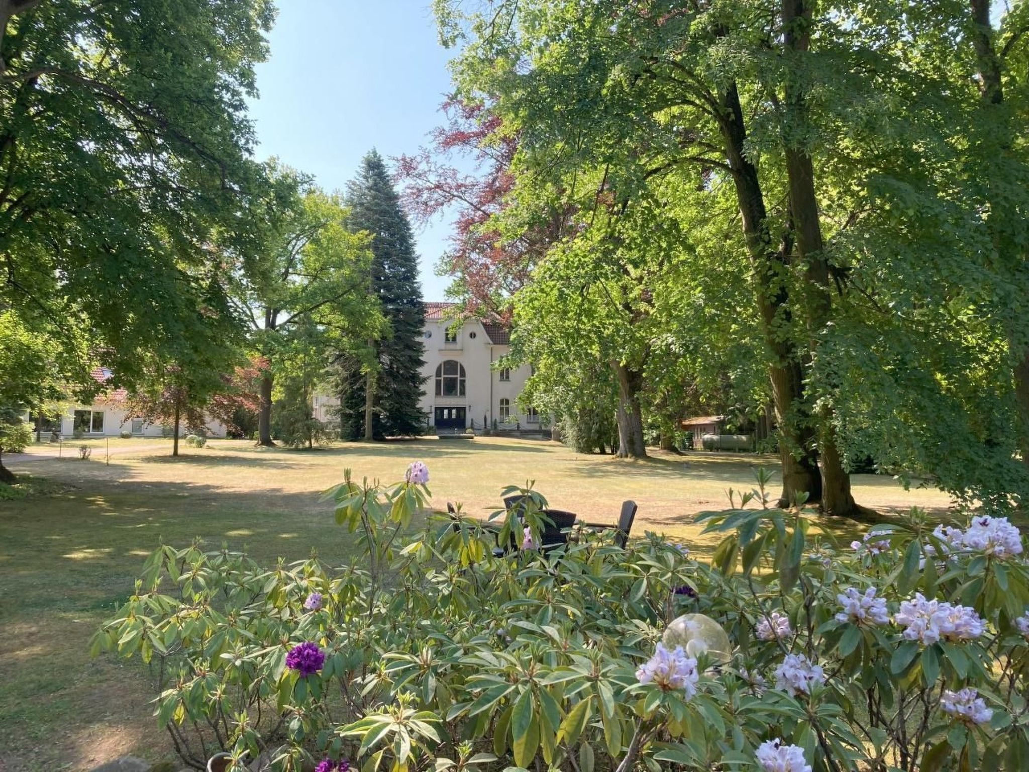 المنطقة المحيطة بالمنشأة