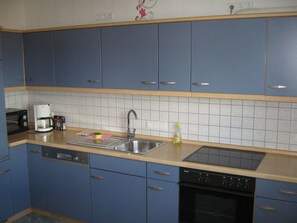 Kühlschrank, Mikrowelle, Ofen, Geschirrspüler