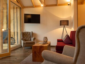 Fireplace - Luxuschalet im Forstgut - Raum für wertvolle Zeit by Interhome (Regen)
