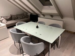Dining - Zentrales Appartement in der Nähe von München by Interhome (Eichenau)