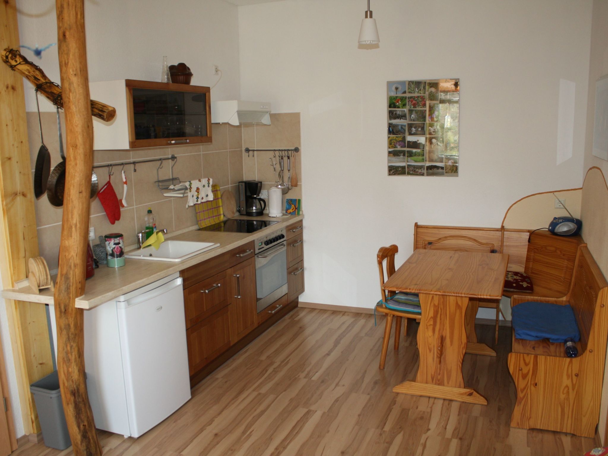 Kühlschrank, Ofen, Kochgeschirr/Geschirr/Besteck