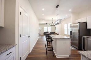 Interior - 4 Min to Downtown | Car Rental Avail. | En-Suite (Burlington)