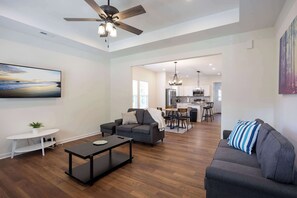 TV, offices - 4 Min to Downtown | Car Rental Avail. | En-Suite (Burlington)