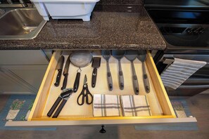 Refrigerador, microondas, parrilla de estufa y tostadora 