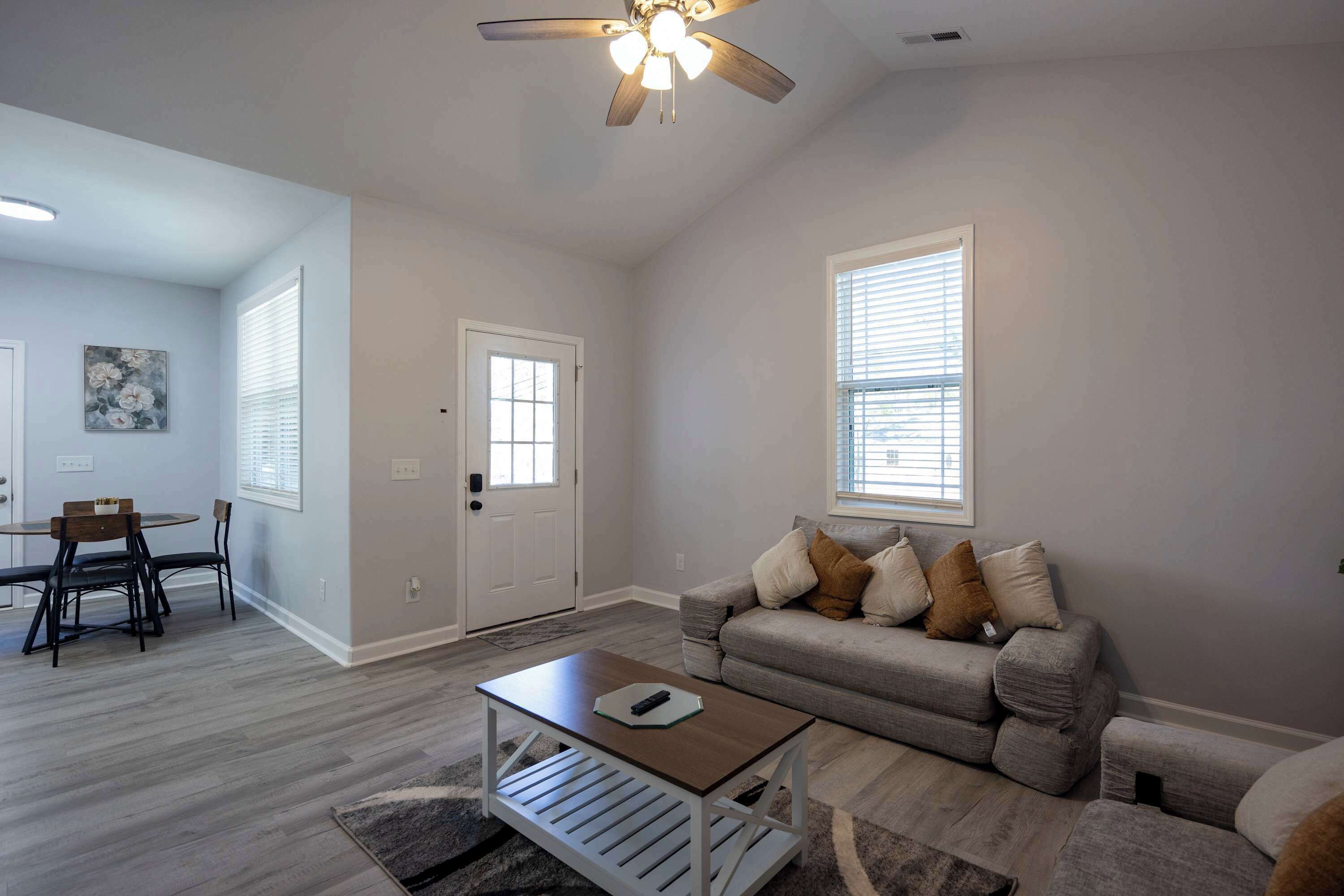 2 Min To Downtown | 9 To Elon | Car Rental Avail. - Burlington