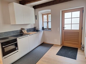 Kühlschrank, Mikrowelle, Ofen, Geschirrspüler