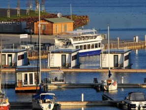 Marina - Seehaus Arielle mit Wassergrundstück by Interhome (Mücheln)
