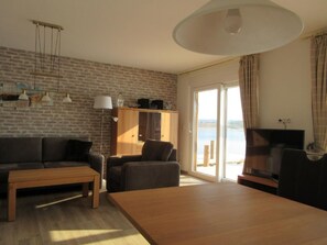 TV, DVD player - Seehaus Arielle mit Wassergrundstück by Interhome (Mücheln)