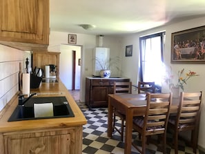Fridge, oven, dishwasher, cookware/dishes/utensils - Kleines Ferienhaus in Rangsdorf mit großem Garten by Interhome (Rangsdorf)