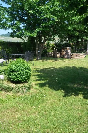Property grounds - Wohnung mit Blick auf die Weinberge by Interhome (Kröv)