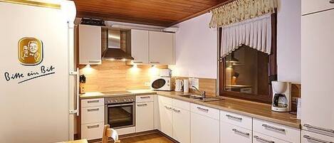 ثلاجة، ميكروويف، فرن، غسالة أطباق