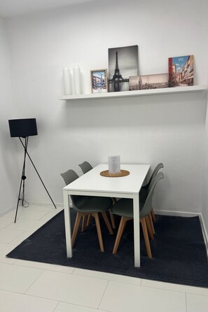 Dining - Clean Apt. Studio by Interhome (Neuss)