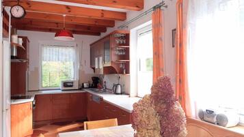 Réfrigérateur, micro-ondes, four, lave-vaisselle