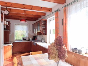 ثلاجة، ميكروويف، فرن، غسالة أطباق