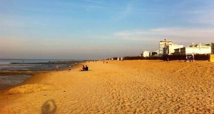 Sonniges Ferienhaus hinter dem Deich by Interhome