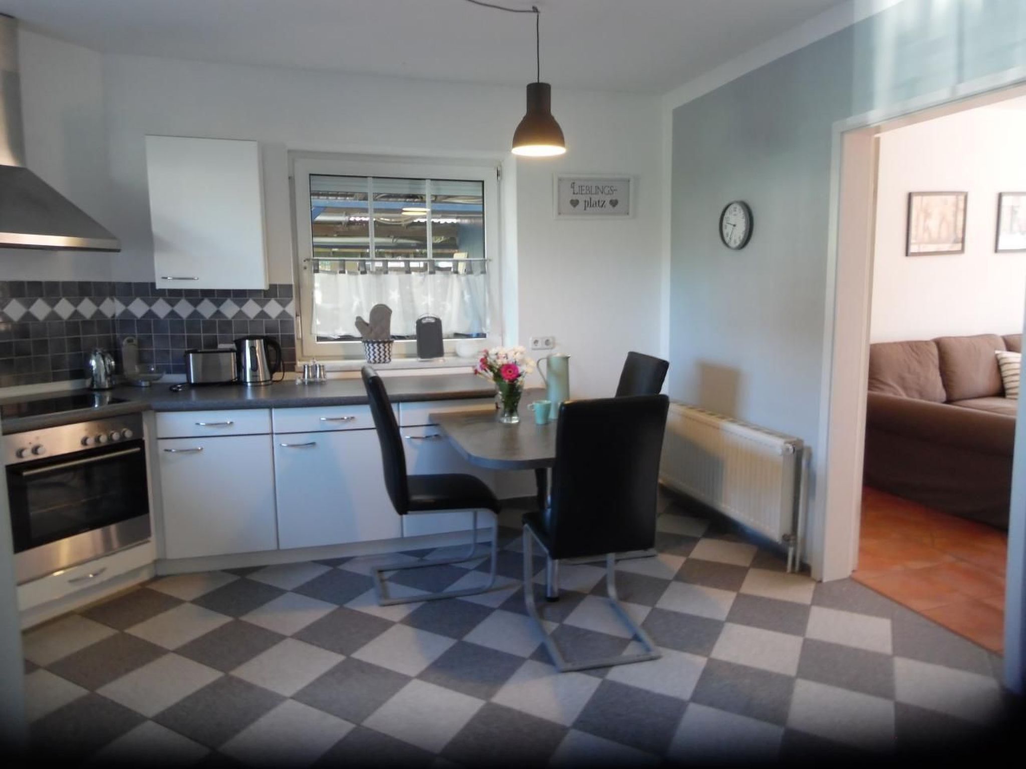 Fridge, oven, dishwasher, cookware/dishes/utensils