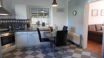 Fridge, oven, dishwasher, cookware/dishes/utensils