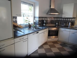 Fridge, oven, dishwasher, cookware/dishes/utensils - mit Garten und Stellplatz by Interhome (Großenaspe)