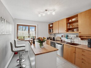 Fridge, microwave, oven, dishwasher - Home of Family by Interhome (Wilhermsdorf)