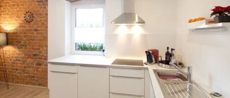 Frigorifero, lavastoviglie, pentole/stoviglie/utensili