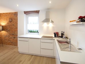 Fridge, dishwasher, cookware/dishes/utensils - Helle und moderne Ferienwohnung mit Terrasse by Interhome (Crostau)