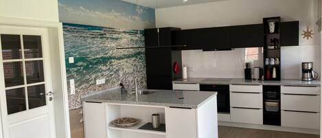 Refrigerador, microondas, horno, lavavajillas