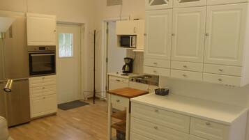 Réfrigérateur, micro-ondes, four, lave-vaisselle