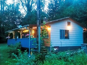 A small house with a porch, a chimney, and a window. - Vacation home Mietz by Interhome (Elbersreuth)