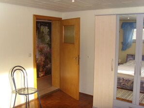 Internet - mit Blick zur Wallfahrtskirche by Interhome (Ebensfeld)