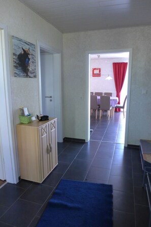 Interior - Gemütliches Ferienhaus am Deich mit Gartenzimmer by Interhome (Hennstedt)