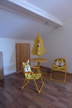 Children’s area - Gemütliches Ferienhaus am Deich mit Gartenzimmer by Interhome (Hennstedt)