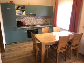 Fridge, microwave, oven, dishwasher - Haus mit Spielwiese by Interhome (Marktgraitz)