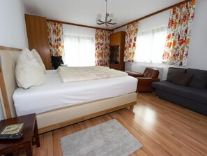 Internet - Erna Angermaier by Interhome (Flattach)