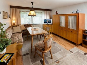 Living area - Wohnung in Starkenburg mit Kleiner Terrasse by Interhome (Irmenach)