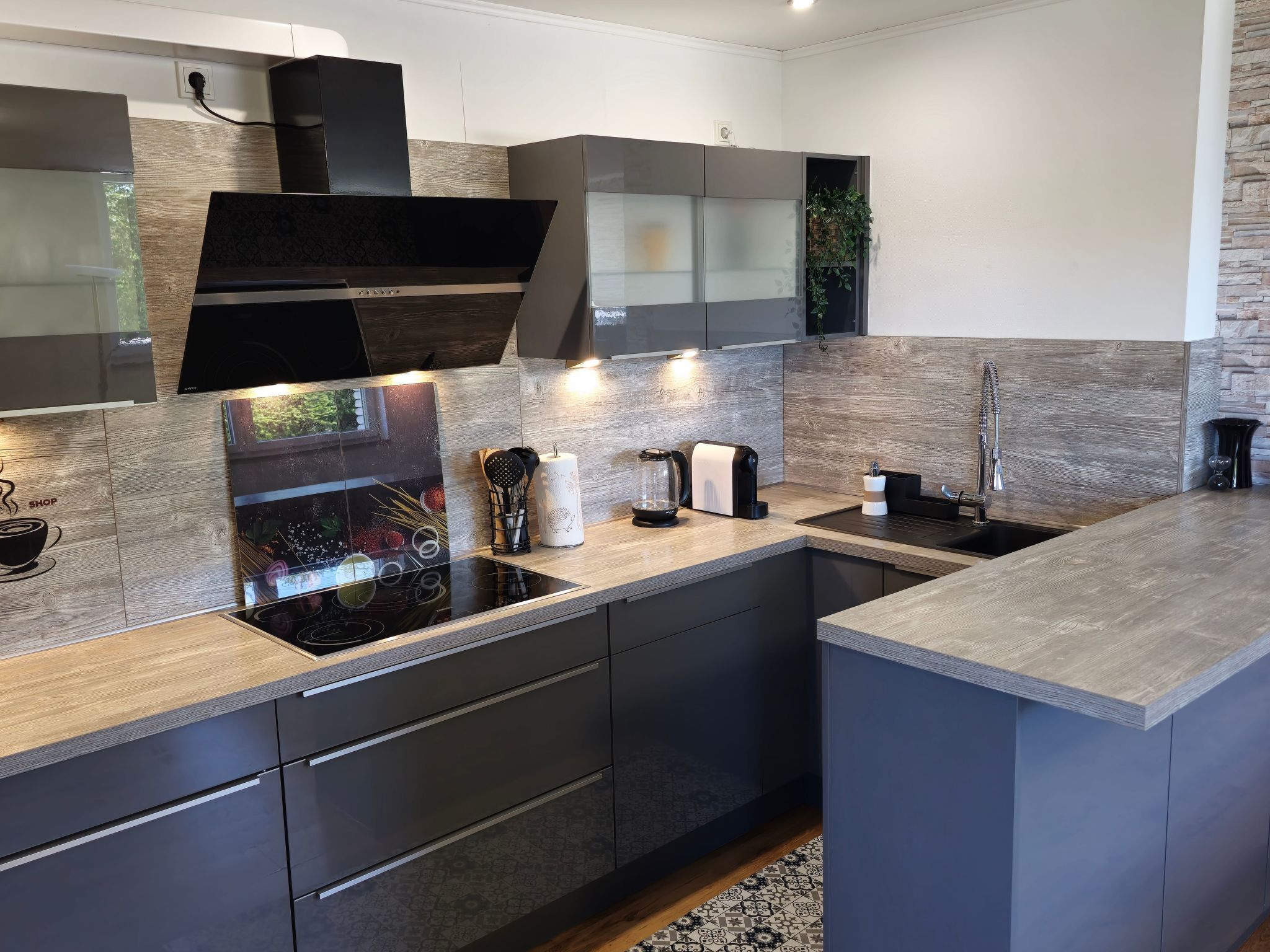 Réfrigérateur, micro-ondes, four, lave-vaisselle