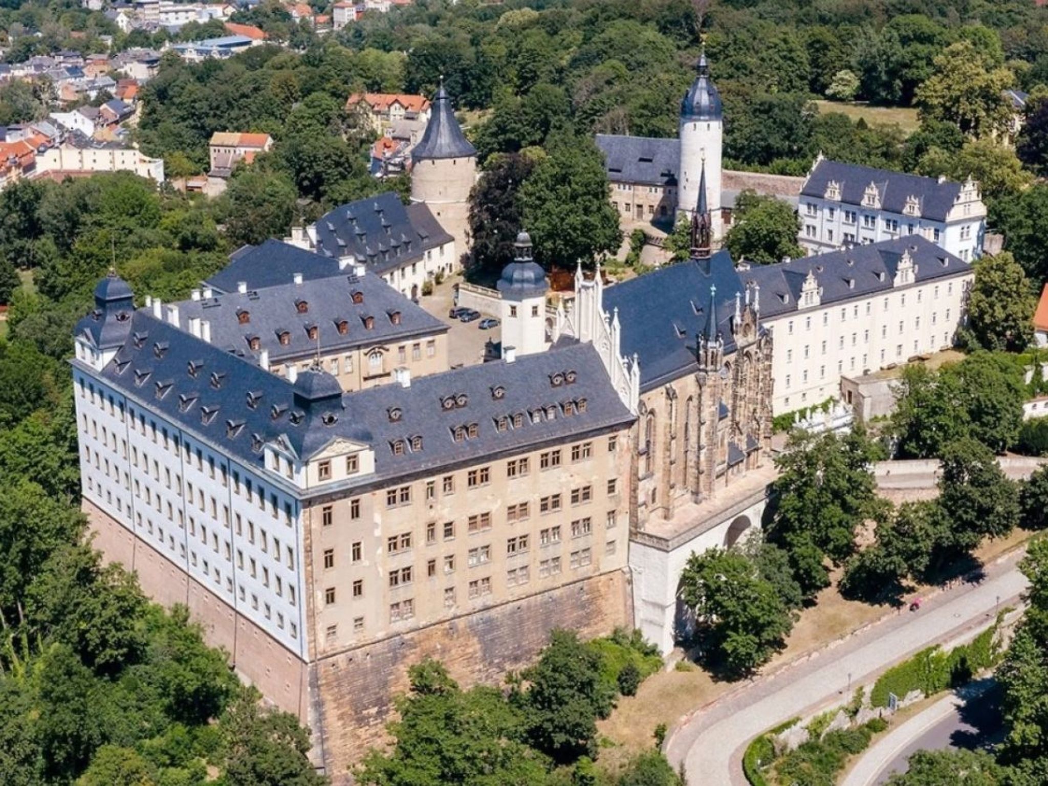 المنشأة من الخارج