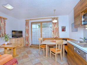 Kühlschrank, Mikrowelle, Ofen, Geschirrspüler