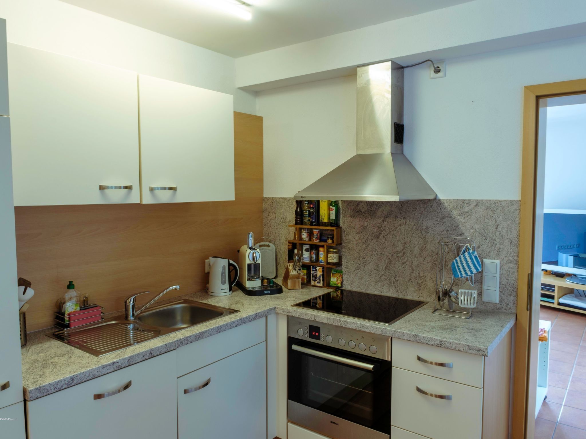 Kühlschrank, Mikrowelle, Ofen, Geschirrspüler