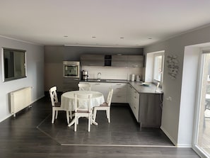 Dining - in ruhiger Lage mit großem Balkon by Interhome (Bannesdorf)